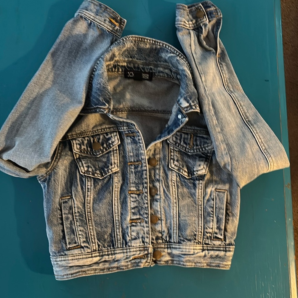 Jean jacket.Sweet crop Jean jacket for all outfits